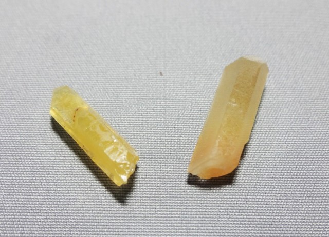 中国 湖北省 赤水晶 A-591 天然石 原石 鉱物標本 鉱石 黄鉄鉱 黄銅鉱の+
